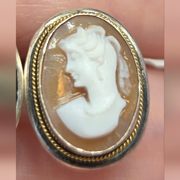 Vintage Cameo Womens Silver Screwback Earrings Hand Carved White On Light Brown - Picture 3 of 10